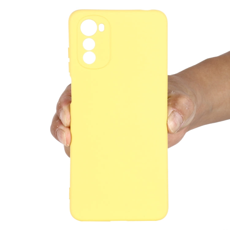 For Motorola Moto E32 4G Pure Color Liquid Silicone Shockproof Phone Case(Yellow) - Motorola Cases by buy2fix | Online Shopping UK | buy2fix