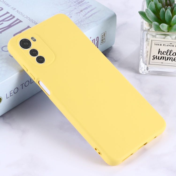 For Motorola Moto E32 4G Pure Color Liquid Silicone Shockproof Phone Case(Yellow) - Motorola Cases by buy2fix | Online Shopping UK | buy2fix